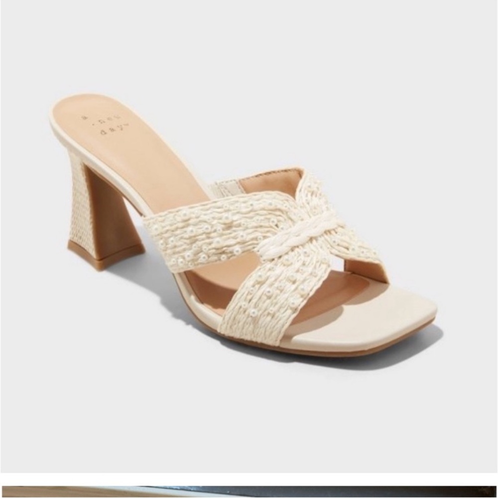 Women's.   Mule Heels     Cream. 11 tia